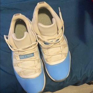 Air Jordan 11 UNC